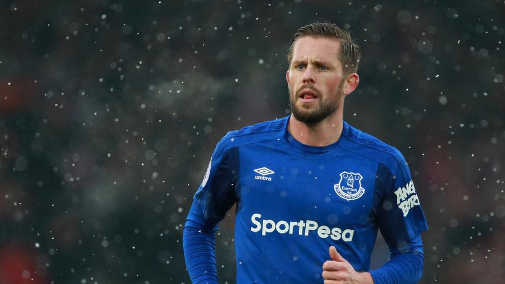 高压逼抢球队是否更易陷入战术断层困境,高压枪伤害事件