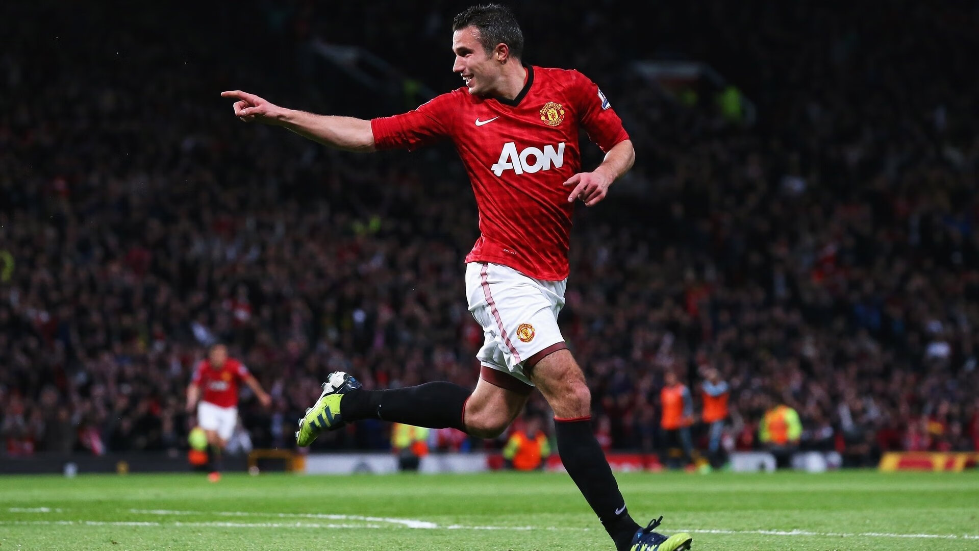 曼联在主场逆转利物浦，争夺积分榜前列